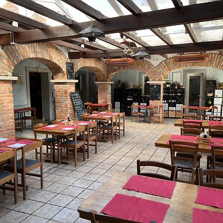 Razman Wine Rooms Gracisce ภายนอก รูปภาพ