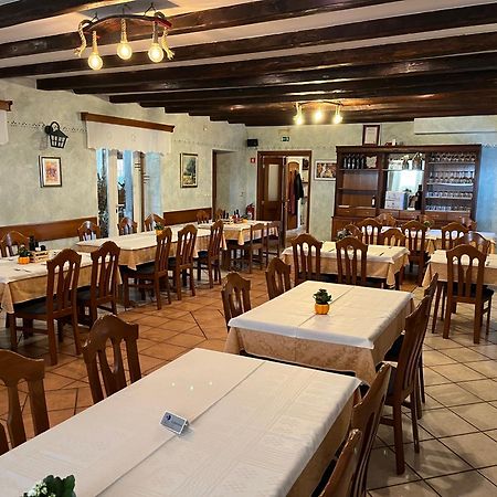 Razman Wine Rooms Gracisce ภายนอก รูปภาพ