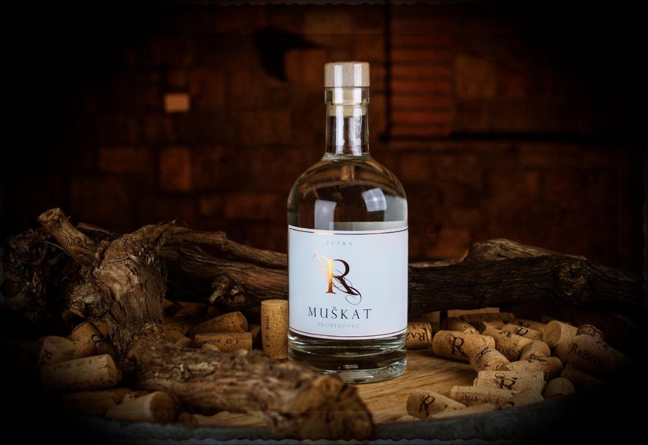 Razman Wine Rooms Gracisce ภายนอก รูปภาพ