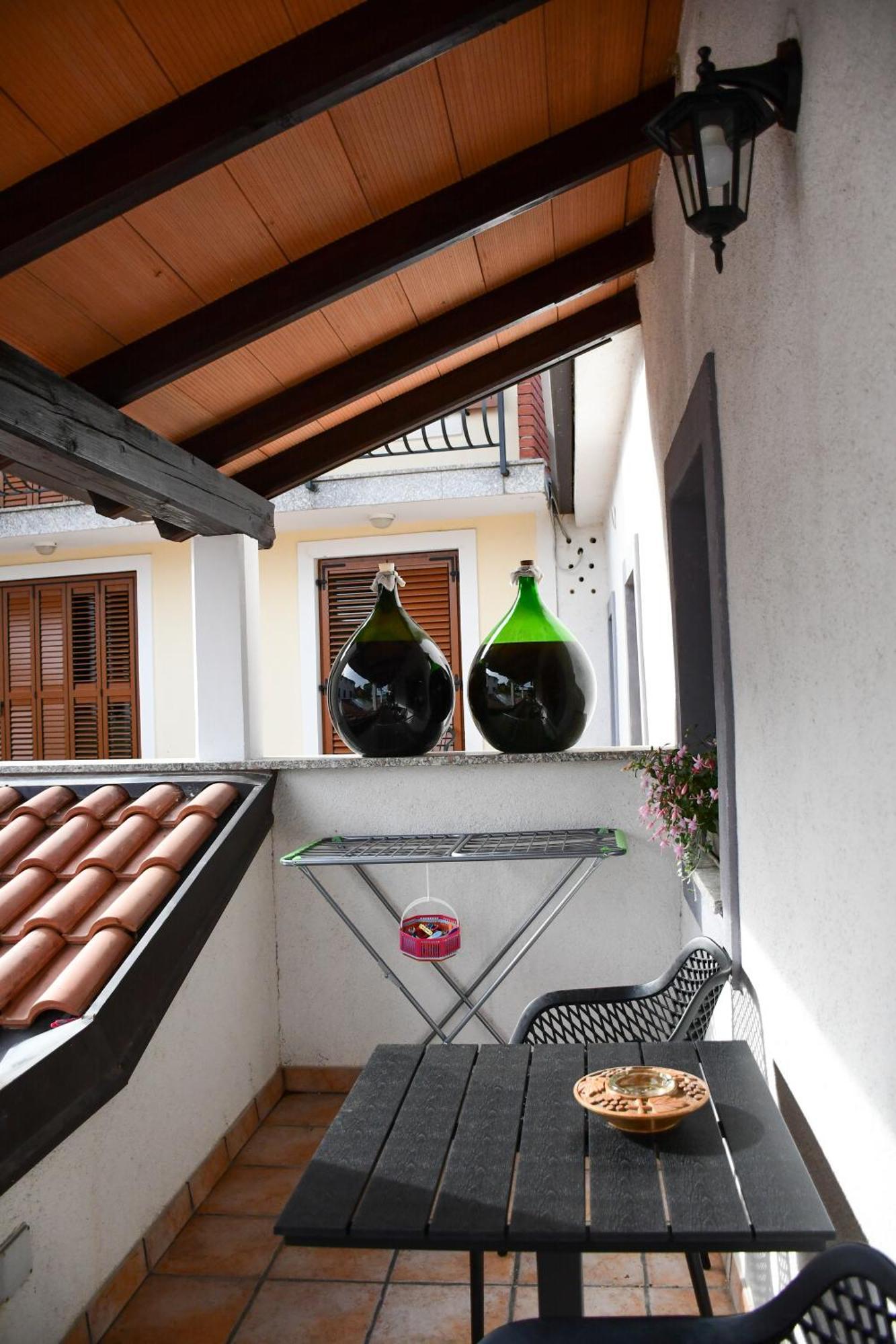 Razman Wine Rooms Gracisce ภายนอก รูปภาพ