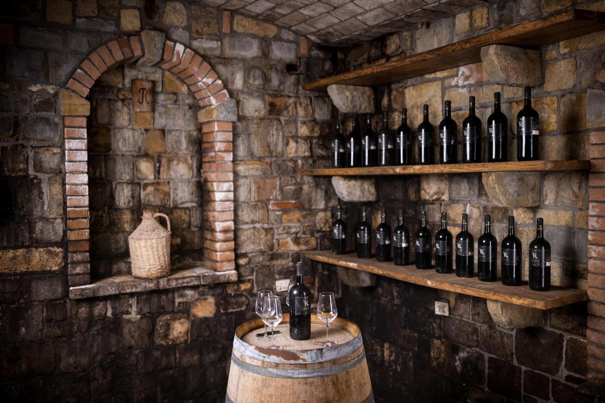 Razman Wine Rooms Gracisce ภายนอก รูปภาพ